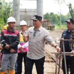Bupati Shalahuddin Cek Jembatan hingga Layanan Puskesmas di Montallat