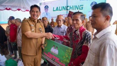 Pemkab Barito Utara Luncurkan Bansos Permakanan dan Honorarium Tokoh Adat
