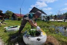 Manfaatkan Ban Bekas Dump Truck, PT SMM Bangun Taman 3R di Desa Trahean