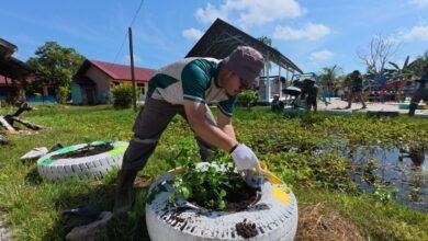 Manfaatkan Ban Bekas Dump Truck, PT SMM Bangun Taman 3R di Desa Trahean