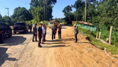 Shalahuddin Minta Pengerjaan Jalan Gunung Purei – Desa Jamut Dipercepat Shalahuddin Minta Pengerjaan Jalan Gunung Purei – Desa Jamut Dipercepat