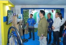 Bupati Shalahuddin Tinjau Stand Batara Expo Bupati Shalahuddin Tinjau Stand Batara Expo