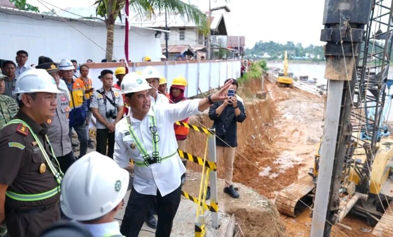 Shalahuddin Mulai Menata Kawasan Kumuh Kelurahan Lanjas Shalahuddin Mulai Menata Kawasan Kumuh Kelurahan Lanjas