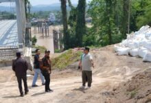Bupati Shalahuddin Tinjau Proyek Jembatan Lemo dan PDAM Desa Jingah