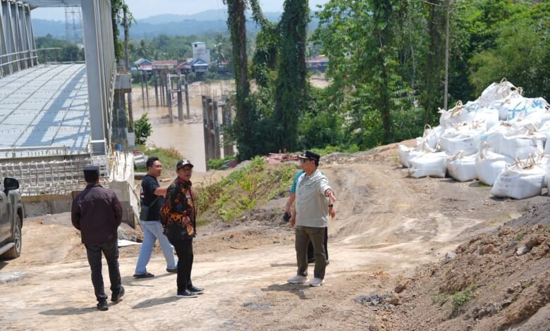 Bupati Shalahuddin Tinjau Proyek Jembatan Lemo dan PDAM Desa Jingah