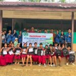 PT MPG Bagikan Seragam dan Tas Gratis di Desa Karamuan