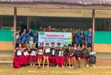 PT MPG Bagikan Seragam dan Tas Gratis di Desa Karamuan PT MPG Bagikan Seragam dan Tas Gratis di Desa Karamuan