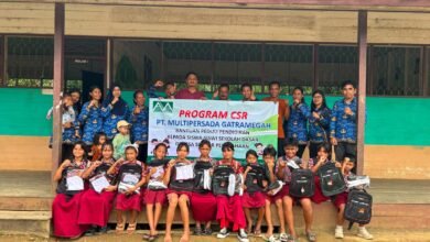 PT MPG Bagikan Seragam dan Tas Gratis di Desa Karamuan PT MPG Bagikan Seragam dan Tas Gratis di Desa Karamuan