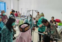 Wabup Felix Jenguk Bayi Terindikasi Stunting di RSUD Muara Teweh Wabup Felix Jenguk Bayi Terindikasi Stunting di RSUD Muara Teweh