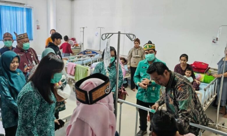 Wabup Felix Jenguk Bayi Terindikasi Stunting di RSUD Muara Teweh