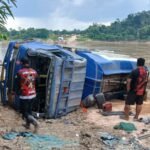 Truk Tangki BBM Terbalik di Barito Utara, Sopir Meninggal Tertindih Unit
