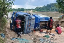 Truk Tangki BBM Terbalik di Barito Utara, Sopir Meninggal Tertindih Unit Truk Tangki BBM Terbalik di Barito Utara, Sopir Meninggal Tertindih Unit