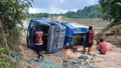 Truk Tangki BBM Terbalik di Barito Utara, Sopir Meninggal Tertindih Unit