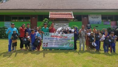 PT MPG Bagikan 114 Paket Perlengkapan Sekolah di Teweh Tengah