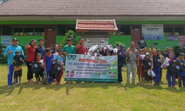 PT MPG Bagikan 114 Paket Perlengkapan Sekolah di Teweh Tengah