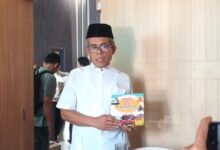 Sekolah di Desa Sikan Terima Buku SIP Pintar dan Bantuan Rp2,6 Miliar Sekolah di Desa Sikan Terima Buku SIP Pintar dan Bantuan Rp2,6 Miliar