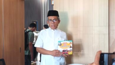 Sekolah di Desa Sikan Terima Buku SIP Pintar dan Bantuan Rp2,6 Miliar Sekolah di Desa Sikan Terima Buku SIP Pintar dan Bantuan Rp2,6 Miliar
