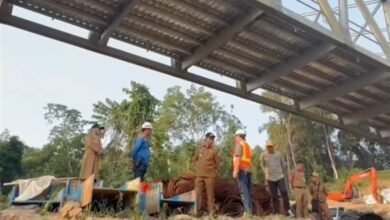 Bupati Shalahuddin Tinjau Proyek Jalan Yetro Sinseng hingga Jembatan Lemo Bupati Shalahuddin Tinjau Proyek Jalan Yetro Sinseng hingga Jembatan Lemo