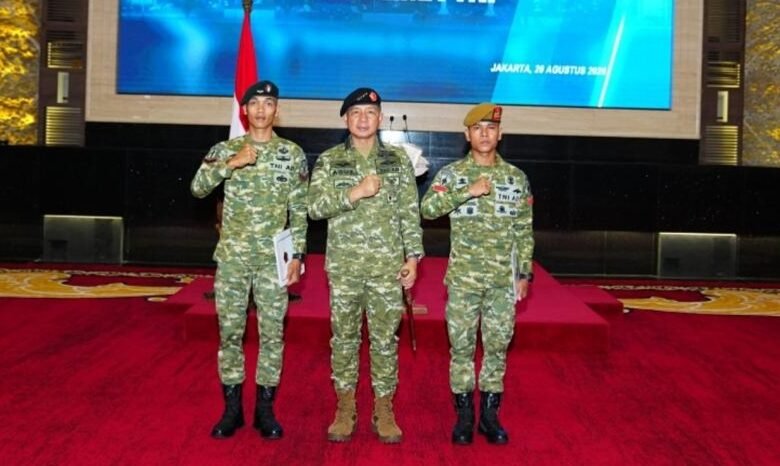 Dua Prajurit TNI yang Turunkan Bendera Bulan Bintang Dapat Kenaikan Pangkat