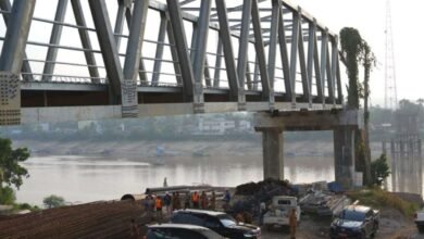 Shalahuddin: Pastikan Jalan dan Jembatan Rampung Tepat Waktu Shalahuddin: Pastikan Jalan dan Jembatan Rampung Tepat Waktu