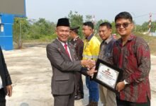 PT SMM Raih Penghargaan atas Kontribusi Pembangunan di Teweh Selatan PT SMM Raih Penghargaan atas Kontribusi Pembangunan di Teweh Selatan