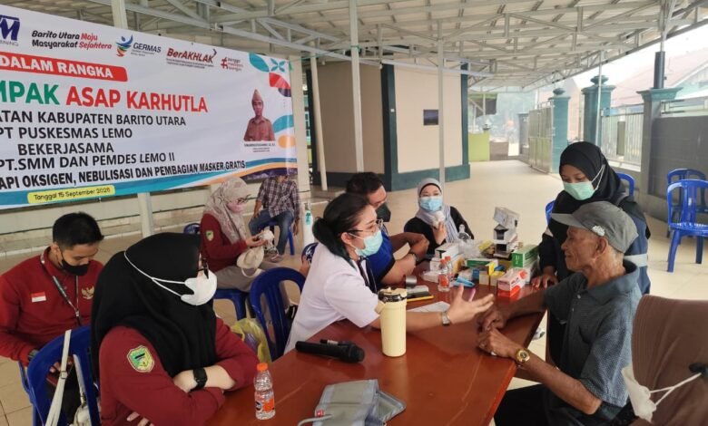 Bantu Warga Terdampak Kabut Asap, PT SMM Bagikan Masker dan Pengobatan Gratis