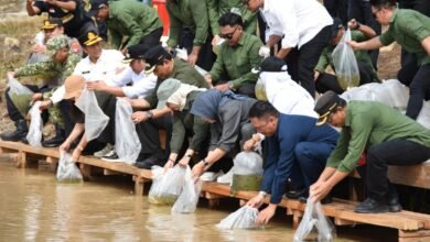 Ketua DPRD Hadiri Restocking Benih Ikan dan Gerakan Pangan Murah di Trinsing Ketua DPRD Hadiri Restocking Benih Ikan dan Gerakan Pangan Murah di Trinsing