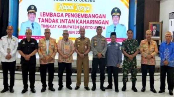 Pembangunan Daerah Tak Cukup Hanya Fisik dan Ekonomi Pembangunan Daerah Tak Cukup Hanya Fisik dan Ekonomi