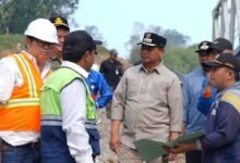 Tinjau Jembatan Lemo, Shalahuddin Minta Kontraktor Utamakan Mutu Konstruksi Tinjau Jembatan Lemo, Shalahuddin Minta Kontraktor Utamakan Mutu Konstruksi