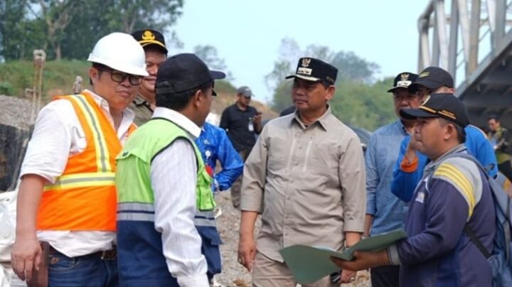 Tinjau Jembatan Lemo, Shalahuddin Minta Kontraktor Utamakan Mutu Konstruksi