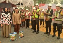 Bangun Jembatan Sekaligus Pasar Murah, Pemkab Barito Utara Disambut Warga Bangun Jembatan Sekaligus Pasar Murah, Pemkab Barito Utara Disambut Warga