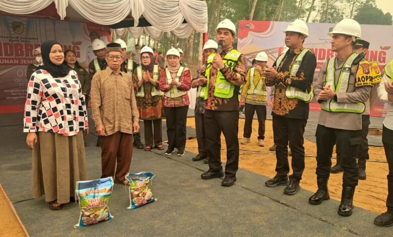 Bangun Jembatan Sekaligus Pasar Murah, Pemkab Barito Utara Disambut Warga