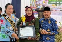 Wakil Ketua I DPRD Murung Raya Dinobatkan Sebagai Pegiat Literasi Wakil Ketua I DPRD Murung Raya Dinobatkan Sebagai Pegiat Literasi