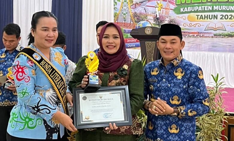 Wakil Ketua I DPRD Murung Raya Dinobatkan Sebagai Pegiat Literasi Wakil Ketua I DPRD Murung Raya Dinobatkan Sebagai Pegiat Literasi