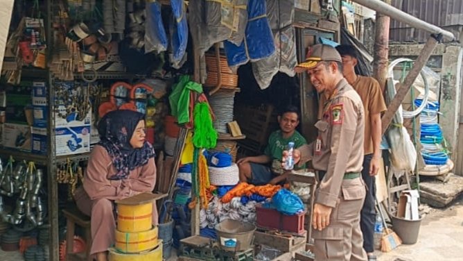 Belasan Lapak PKL di Muara Teweh Ditertibkan