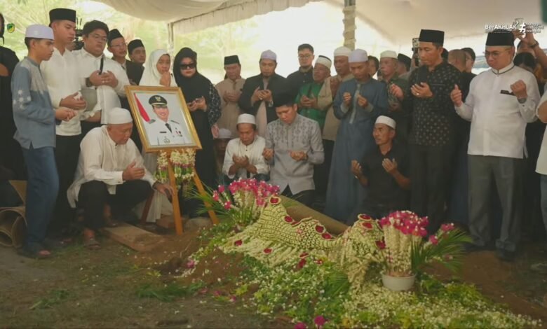 Prosesi Pemakaman Mantan Bupati Barito Utara H. Nadalsyah